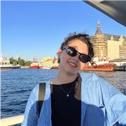 Informatik Studentin- die 3 Sprachen fließend sprechen und Problemlos mit Kindern kommunizieren kann