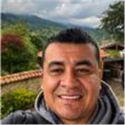 Experienced and passionate Spanish and English teacher offering personalized lessons.