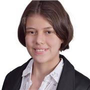 Profesora de apoyo para fortalecer las herramientas de dibujo y ampliar conocimiento