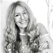 Profesora universitaria y consultora en IA aplicada para profesionales y empresas.