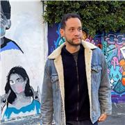 Prof trilingue doté d'une expérience à l'étranger propose de l'aide en anglais, espagnol et dans l'art