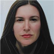 Profesora de Matemáticas imparte clase a personas de 12-18 años