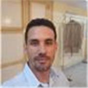 Guitarra clásica, guitarra eléctrica, piano para principiantes, bajo eléctrico y asignaturas teóricas de música