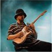 Clases de guitarra y bajo | ¡Aprende tocando desde el primer día!