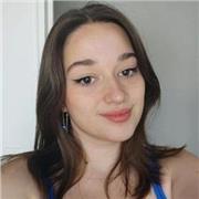 Étudiante en communication en deuxième année, expérience en tutorat (un an) titulaire d'un baccalauréat bachibac (double diplôme français espagnol) spécialités SES, géopolitique