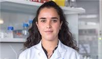 Soy doctora en bioquímica y tengo experiencia explicando conceptos de biología, química, genética... En inglés y en castellano!