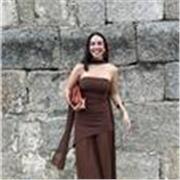 Profesora de apoyo escolar de primaria especializada en pedagogía terapéutica