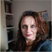 Soy profesora titulada en Lengua castellana y Literatura 