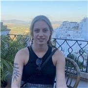 I give private lessons tailored to the students' needs, from A1 to C2. 