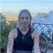 I give private lessons tailored to the students' needs, from A1 to C2.