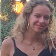 Pianista graduada en el Conservatorio da clases de piano, lenguaje musical, entreno auditivo y armonía a domicilio