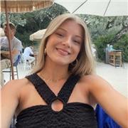 Je suis une étudiante en deuxième année de médecine. J'ai obtenu mon bac mention très bien et eu 18 et 19 au bac de français