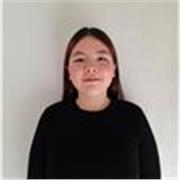 Profesora de inglés capacitada para enseñar con fluidez. 