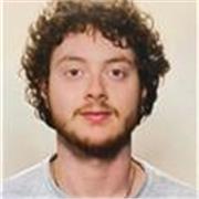 Laurenado in giurisprudenza disponibile a dare lezioni di diritto agli studenti