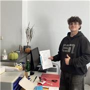 Nachhilfelehrer in den Fächern:
Deutsch, Englisch und Mathe!