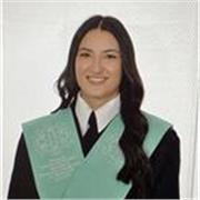 Estudiante de cuarto año del grado de Educación Primaria para ayuda con deberes y preparación de exámenes