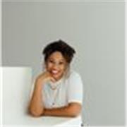 Englisch-Tutorin, die gerne Kinder aller Altersklassen unterrichtet