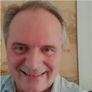 Laureato in medicina e specialista in chirurgia impartisce lezione di chimica, biologia, anatomia, fisiologia