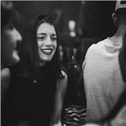 Laureata in Filosofia offre disponibilità per aiuto compiti, lezioni di italiano, filosofia e storia