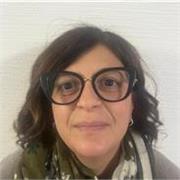 Laureata in economia aziendale impartisce lezioni private per studenti di scuola superiore