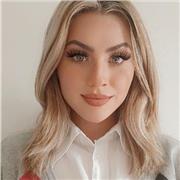 Mathematik Lehrerin, die Kinder aller Altersgruppen unterrichtet