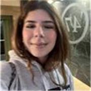 Me defino como una persona tranquila y talentosa con mucha paciencia y ganas de enseñar.