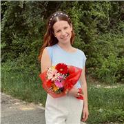 Studentessa di Lettere, diplomata al liceo linguistico (inglese, spagnolo e tedesco)