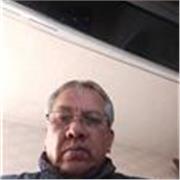 Profesor de Inglés impartiendo a adolecentes y adultos