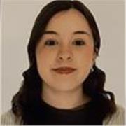 Profesora de Inglés y otras materias humanísticas como lengua española. 
