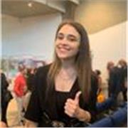 Studentessa magistrale in chimica biomolecolare impartisce lezioni di chimica, matematica e biologia