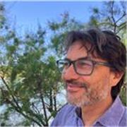 Profesor de inglés con más de 30 años de experiencia formando a universitarios y profesionales. 
