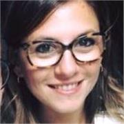 Insegnante di matematica e scienze impartisce lezioni di matematica, chimica, biologia e inglese