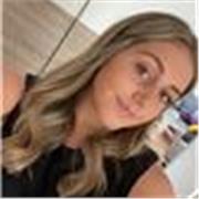 Profesora y niñera para niños en primaria