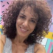 Maestra en activo , con más de veinte años de experiencia y formación continua, ofrece clases prácticas de refuerzo de Primaria