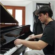 Profesor particular de piano de nivel básico o medio, solo fines de semana o en verano