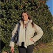 ¡Hola! Soy Lucía, estudié primero de bachillerato en Irlanda y tengo el certificado B2 en inglés. Mi objetivo es ayudar a niños que tengan dificultades para aprender el idioma, aumentar su confianza al hablar inglés y motivarles a seguir aprendiendo
