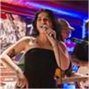 Profesora de música imparte clases presenciales y online de canto, guitarra, bajo, teoría musical, solfeo