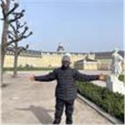 Englisch tutor with 5 years of teaching experience. Book your spot now and let’s start learning together