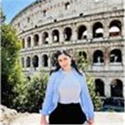 Laureanda laurea specialistica impartisce lezioni di italiano