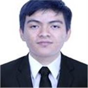 Profesor de inglés imparte clases a niños de 5 a 10 años