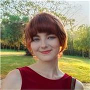 Alumna excelente de bachillerato con gran capacidad explicativa.