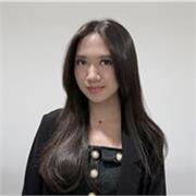 English tutor providing lessons to students or professionals of all ages