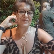 Docente di scienze naturali, chimiche e biologiche impartisce lezioni per ragazzi di scuola media superiore ed inferiore