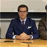 Si offrono lezioni di diritto privato, diritto romano, diritto pubblico e diritto costituzionale per studenti universitari