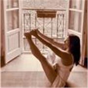 In qualità di istruttrice di Yoga voglio rendere lo Yoga accessibile, divertente e parte integrante della vita delle persone