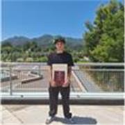 Un tutor laureato in scienze della comunicazione pronto ad assisterti, per migliorare il tuo livello generale in lingua italiana