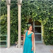 Joven y amable, a niños de 1 a 3 ESO