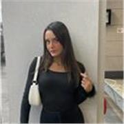 Figlia di una professoressa di inglese e cresciuta parlando inglese, sono pronta a chiarire tutti i tuoi dubbi e a rendere divertente l’apprendimento della lingua!!