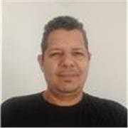 Professor dedicado e experiente que sempre faz o máxima para o aprendizado