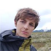 Franco-italien, j'aime donner des cours que ça soit matières scientifiques, langue et sport !